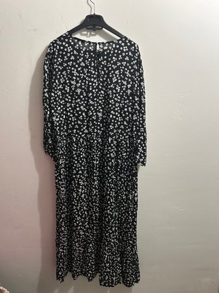 Vestido negro flores blancas talla L