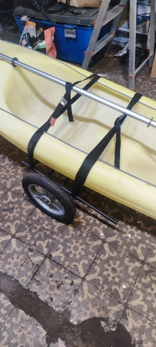 Kayak de mar amarillo