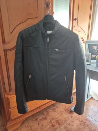 Chaqueta de cuero negra