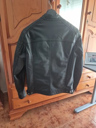 Chaqueta de cuero negra