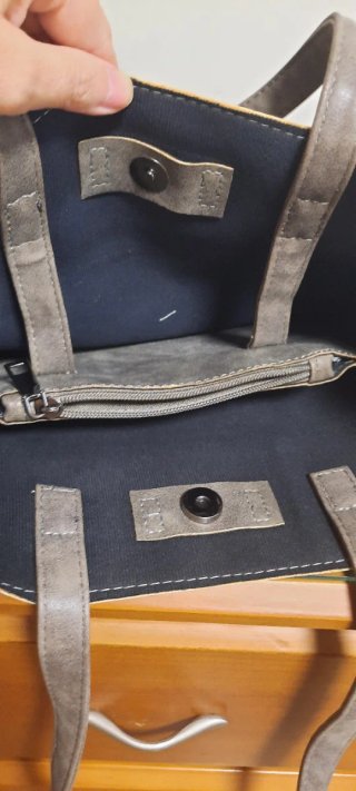 Bolso gris con frase I WANT IT ALL