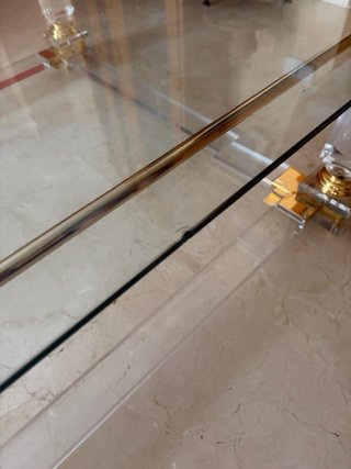 Mesa de cristal, metacrilato y marmol.