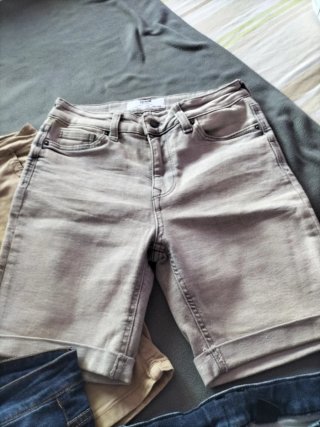 Pantalones cortos hombre beige y azul