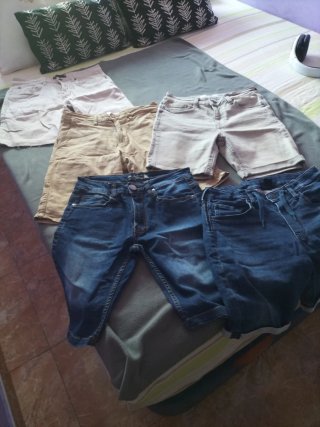 Pantalones cortos hombre beige y azul