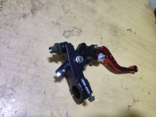 Maneta Embrague con Soporte Roja