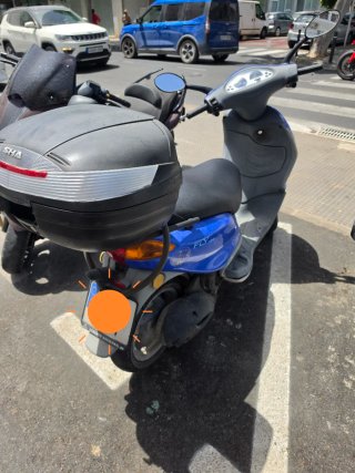 Piaggio Fly 125 con baúl Shad