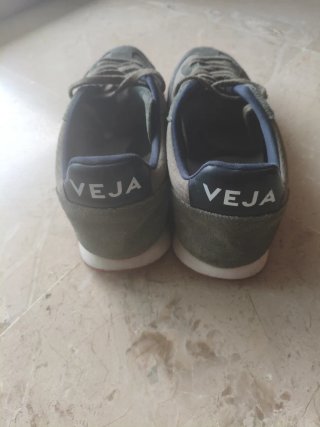 Zapatillas Veja verdes y blancas