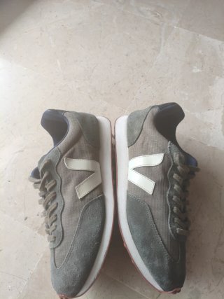 Zapatillas Veja verdes y blancas