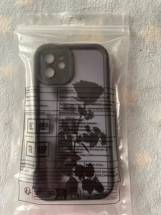 Funda iPhone 12 Negra Rosa Silueta