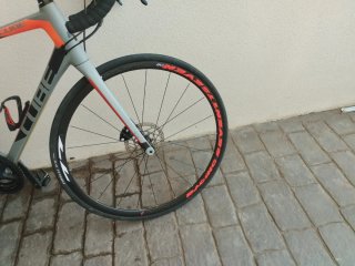 Bicicleta Cube Attain Pro Gris/Naranja