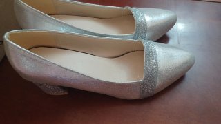 Zapatos de tacón plateados