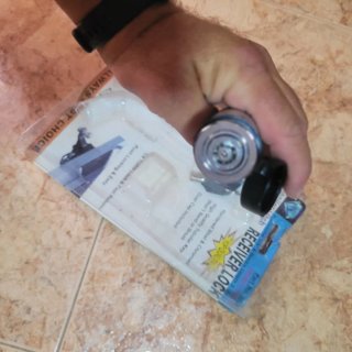 Cerradura bulón para enganche de remolque o puerta
