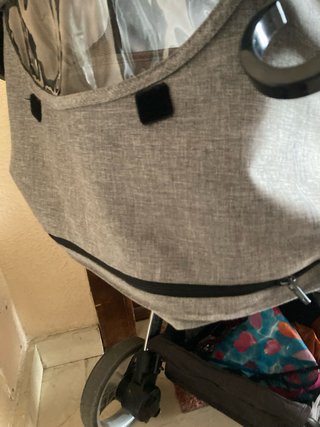 Carro de bebé gris