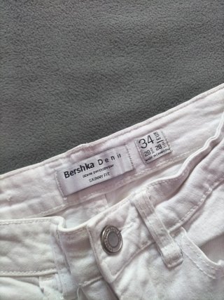 Pantalones cortos vaqueros y blancos hombre