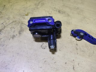 Bomba Freno Delantero azul