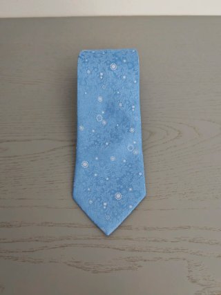 Corbata Vogue azul con estampado floral
