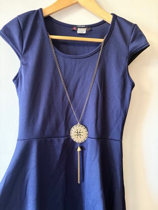 Vestido azul marino talla L con collar