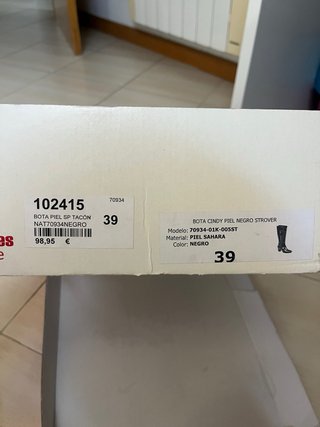Botas altas de tacón negras