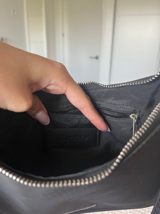 Bolso negro de hombro