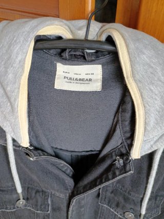 Cazadora vaquera con capucha