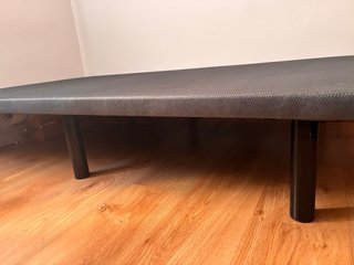 Base tapizada negra en perfecto estado