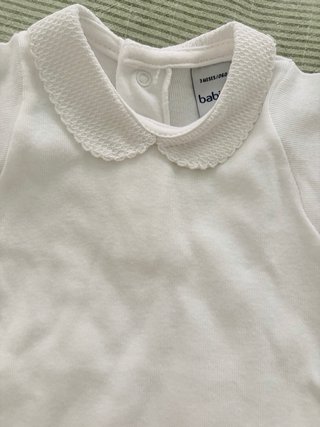 Conjunto bebé: body, pijama, babero y calcetines