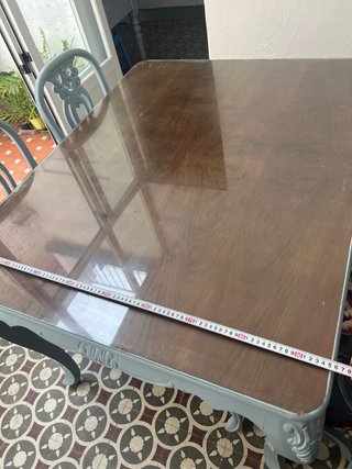 Mesa comedor y 4 sillas estilo clásico