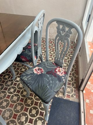 Mesa comedor y 4 sillas estilo clásico