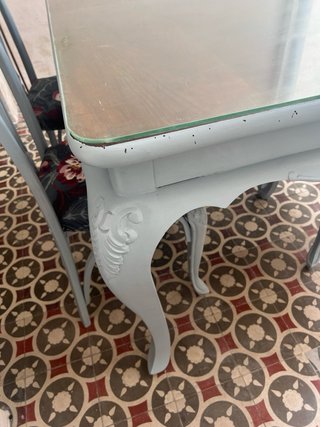 Mesa comedor y 4 sillas estilo clásico