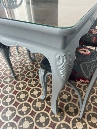 Mesa comedor y 4 sillas estilo clásico