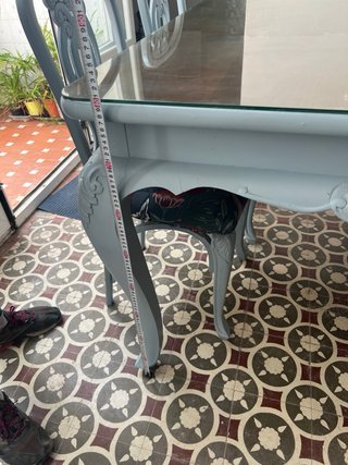 Mesa comedor y 4 sillas estilo clásico