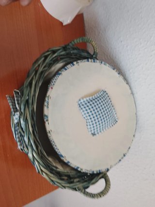 Cesta mimbre y tela azul/verde