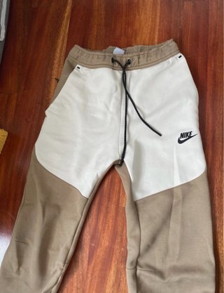 Pantalón Nike Tech Fleece Beige y Blanco