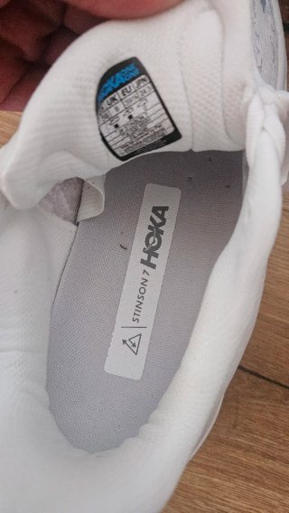 Zapatillas Hoka Blancas y Moradas