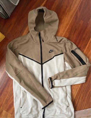 Sudadera Nike Tech Beige y Blanca