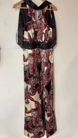 Vestido largo raso pedrería fiesta. Puesto 1 vez