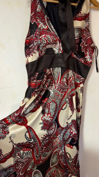 Vestido largo raso pedrería fiesta. Puesto 1 vez