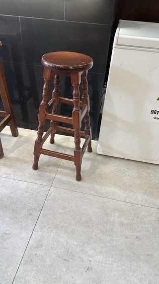 Taburetes de madera rústicos