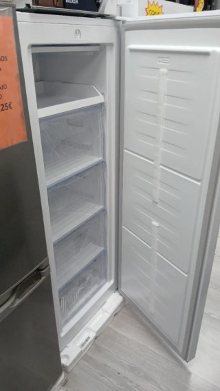Congelador vertical blanco