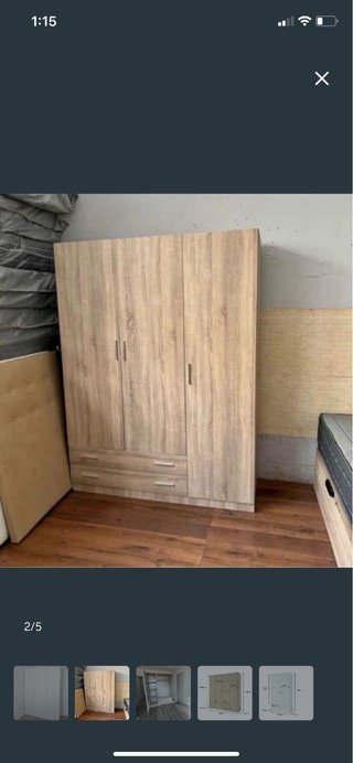 Armario de madera marrón