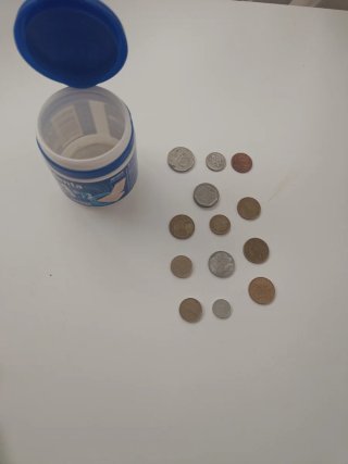 Lote de monedas antiguas en pote