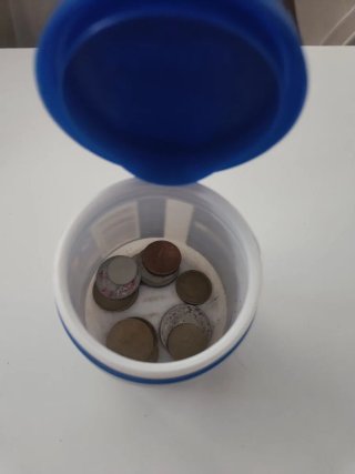 Lote de monedas antiguas en pote