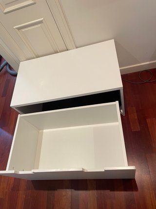Baúl Ikea blanco con ruedas