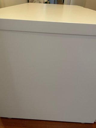 Baúl Ikea blanco con ruedas