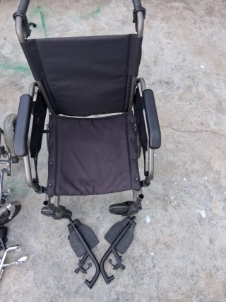 Silla de ruedas de tránsito premium | Plegable |