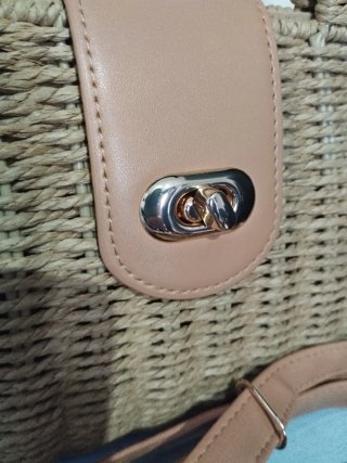 Bolso de mano rígido de Rafia