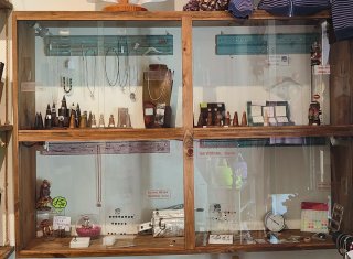 Vitrina de madera con 8 cristales.Recoger en Local