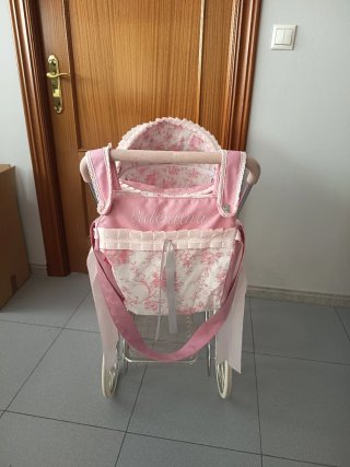 Coche de muñecas rosa con capota y bolso