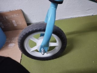 Bicicleta de equilibrio infantil azul