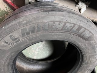Juego de Neumáticos 385/55R22.5